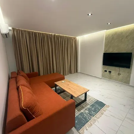 Ξενοδοχείο με διαμερίσματα Royal Luxury 3*