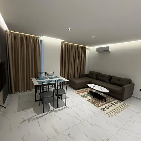 Ξενοδοχείο με διαμερίσματα Royal Luxury 3*